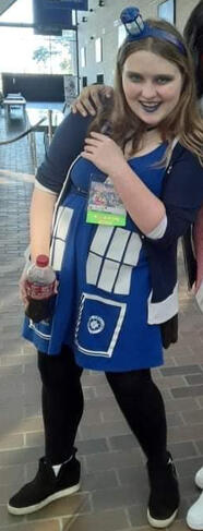 Ashur in Tardis Cosplay